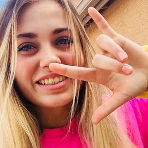 Meet your Posher, Alexandra